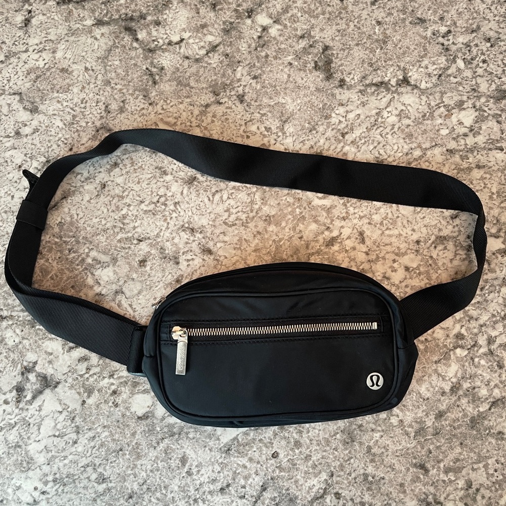 lululemon Wunderlust belt bag - black - discontinued